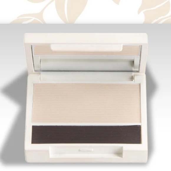 BRIGHTEN & DEFINE EYE SHADOW PALETTE - Picture 1 of 3